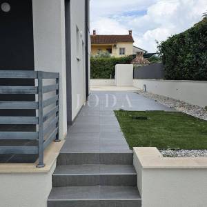 POPUST Novogradnja kuća sa bazenom,NOVIGRAD okolica