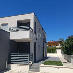 POPUST Novogradnja kuća sa bazenom,NOVIGRAD okolica