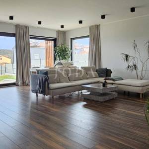 POPUST!!Moderna prizemnica kompletno opremljena,Kanfanar okolica