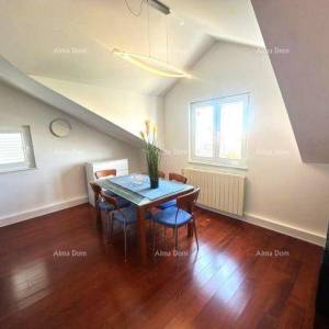 Poreč – Prostrani penthouse s velikom terasom i  pogledom na more