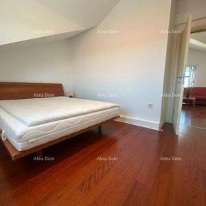 Poreč – Prostrani penthouse s velikom terasom i  pogledom na more