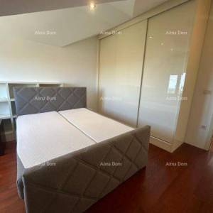 Poreč – Prostrani penthouse s velikom terasom i  pogledom na more