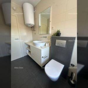 Poreč – Prostrani penthouse s velikom terasom i  pogledom na more