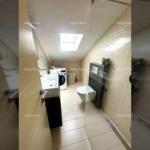 Poreč – Prostrani penthouse s velikom terasom i  pogledom na more