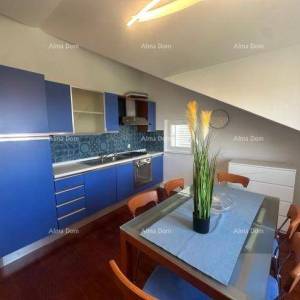 Poreč – Prostrani penthouse s velikom terasom i  pogledom na more