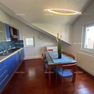 Poreč – Prostrani penthouse s velikom terasom i  pogledom na more