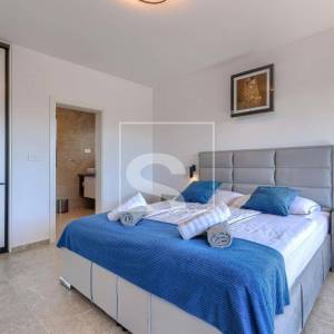 Poreč, vila s 3 spavaće, bazenom, wellnessom 1,5 km do mora