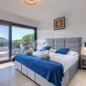 Poreč, vila s 3 spavaće, bazenom, wellnessom 1,5 km do mora