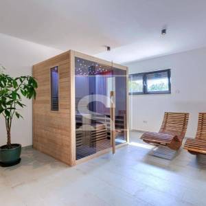 Poreč, vila s 3 spavaće, bazenom, wellnessom 1,5 km do mora
