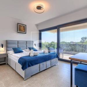 Poreč, vila s 3 spavaće, bazenom, wellnessom 1,5 km do mora