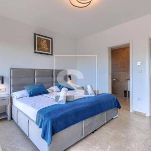 Poreč, vila s 3 spavaće, bazenom, wellnessom 1,5 km do mora