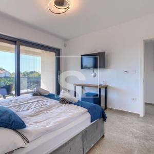 Poreč, vila s 3 spavaće, bazenom, wellnessom 1,5 km do mora