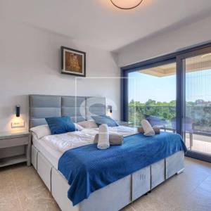 Poreč, vila s 3 spavaće, bazenom, wellnessom 1,5 km do mora