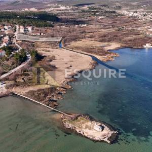 POSEDARJE - Građevinsko zemljište 3700m2 + livada - ukupno 6500m2