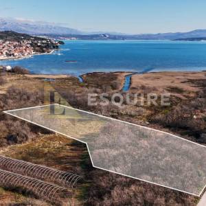 POSEDARJE - Građevinsko zemljište 3700m2 + livada - ukupno 6500m2