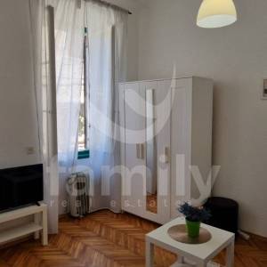 POSLOVNO - STAMBENA ZGRADA U CENTRU PULE SA POGLEDOM NA MORE