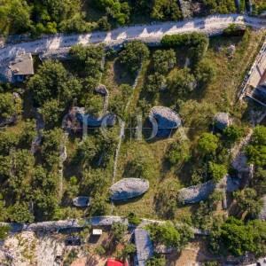 Povlja, Brač – Zemljište s dozvolom za 4 stana