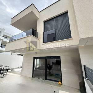 POVLJANA  - NAMJEŠTENA DUPLEX KUĆA S GRIJANIM BAZENOM!!