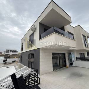 POVLJANA  - NAMJEŠTENA DUPLEX KUĆA S GRIJANIM BAZENOM!!