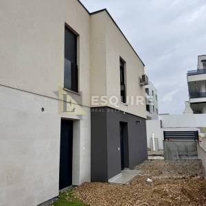 POVLJANA  - NAMJEŠTENA DUPLEX KUĆA S GRIJANIM BAZENOM!!