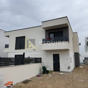 POVLJANA  - NAMJEŠTENA DUPLEX KUĆA S GRIJANIM BAZENOM!!