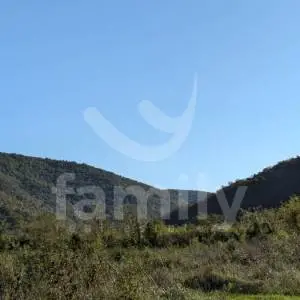 POVOLJNO POLJOPRIVREDNO ZEMLJIŠTE UZ RIJEKU