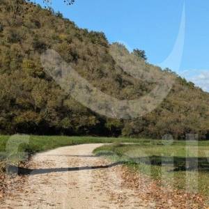 POVOLJNO POLJOPRIVREDNO ZEMLJIŠTE UZ RIJEKU