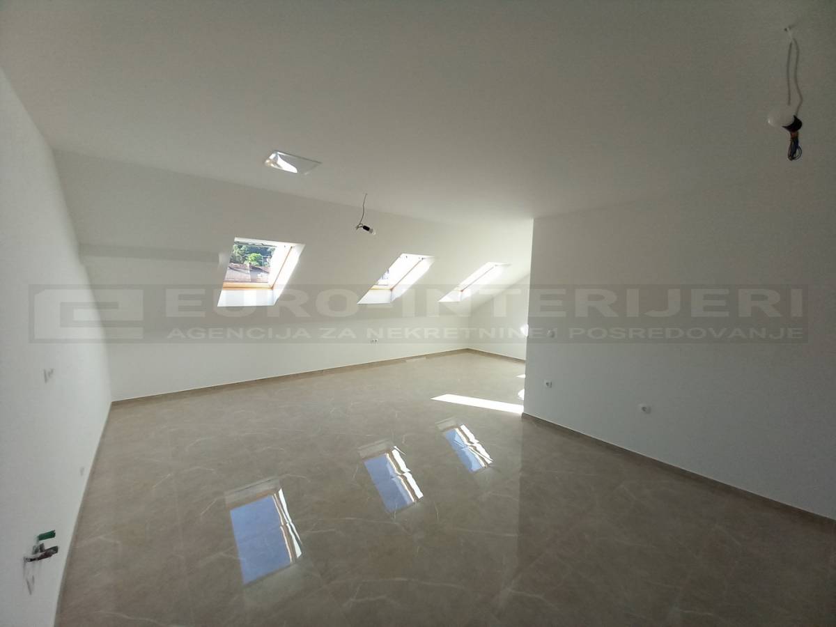 Požega, novouređen četverosoban stan 83 m², blizina centra