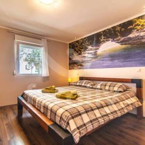 PREKRASNA VILA S BAZENOM I OTVORENIM POGLEDOM NA PRIRODU