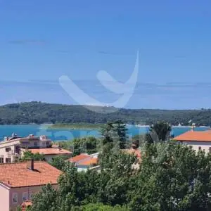 PREKRASNA VILA SA GRIJANIM BAZENOM BLIZU PLAŽE