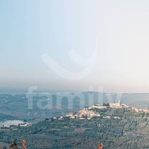 PREKRASNO GRAĐEVINSKO ZEMLJIŠTE SA POGLEDOM NA MOTOVUN