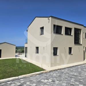 PRELIJEPA VILA SA POGLEDOM NA PRIRODU I MORE
