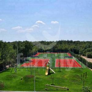 PRESTIŽNA VILA SA SPORTSKIM TERENIMA I POGLEDOM NA MORE