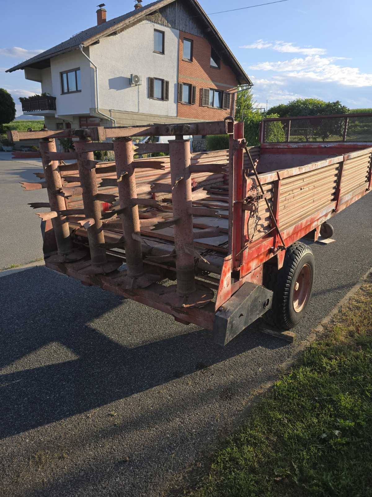 PRIKOLICA RASTEPAČ STAJSKOG GNOJA