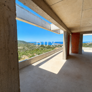 PRIMOŠTEN – Jedan od najviših penthousea s pogledom na more, jacuzzi