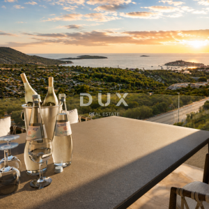 PRIMOŠTEN – Jedan od najviših penthousea s pogledom na more, jacuzzi