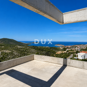PRIMOŠTEN – Jedan od najviših penthousea s pogledom na more, jacuzzi
