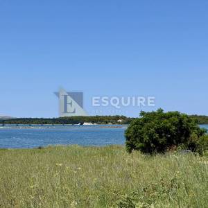 PRIVLAKA – Atraktivno građevinsko zemljište 1.526 m² u blizini mora!