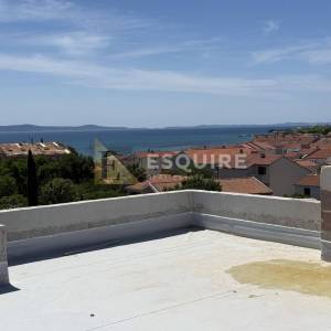 Privlaka-Bilotinjak, dvosobni penthouse sa krovnom terasom!!