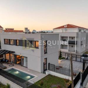 PRIVLAKA - Duplex vila s bazenom 3. red od mora - 190m2