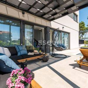 PRIVLAKA - Duplex vila s bazenom 3. red od mora - 190m2
