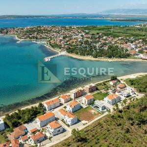 PRIVLAKA - Duplex vila s bazenom 3. red od mora - 190m2
