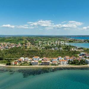 PRIVLAKA - Duplex vila s bazenom 3. red od mora - 190m2