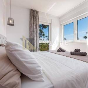 PRIVLAKA - Duplex vila s bazenom 3. red od mora - 190m2