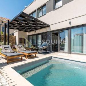 PRIVLAKA - Duplex vila s bazenom 3. red od mora - 190m2