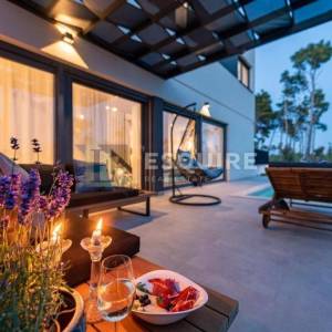 PRIVLAKA - Duplex vila s bazenom 3. red od mora - 190m2