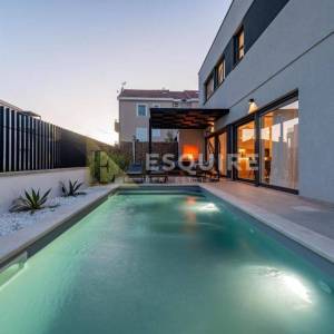 PRIVLAKA - Duplex vila s bazenom 3. red od mora - 190m2