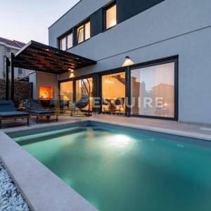 PRIVLAKA - Duplex vila s bazenom 3. red od mora - 190m2