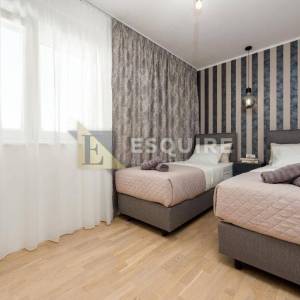 PRIVLAKA - Duplex vila s bazenom 3. red od mora - 190m2