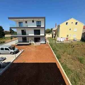 PRIVLAKA - Dvosoban stan A1 s vrtom - 93m2
